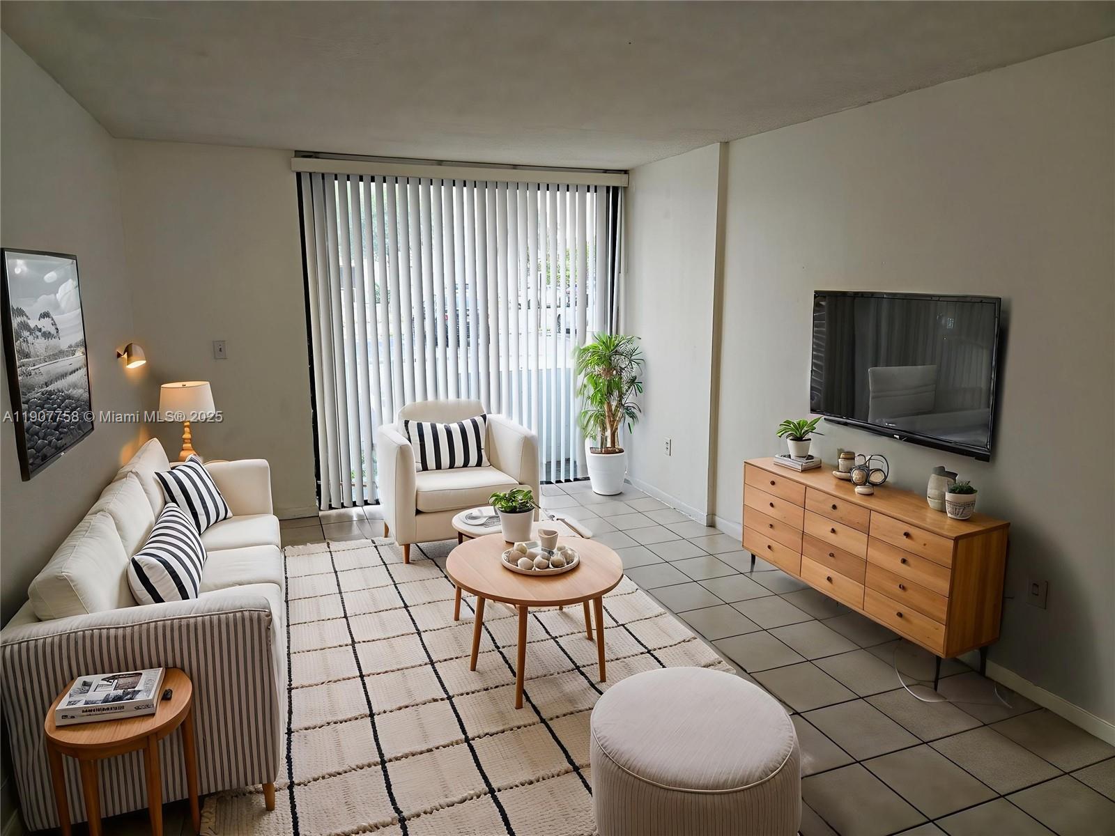 AZUL AT FONTAINEBLEAU CON - Residential Lease