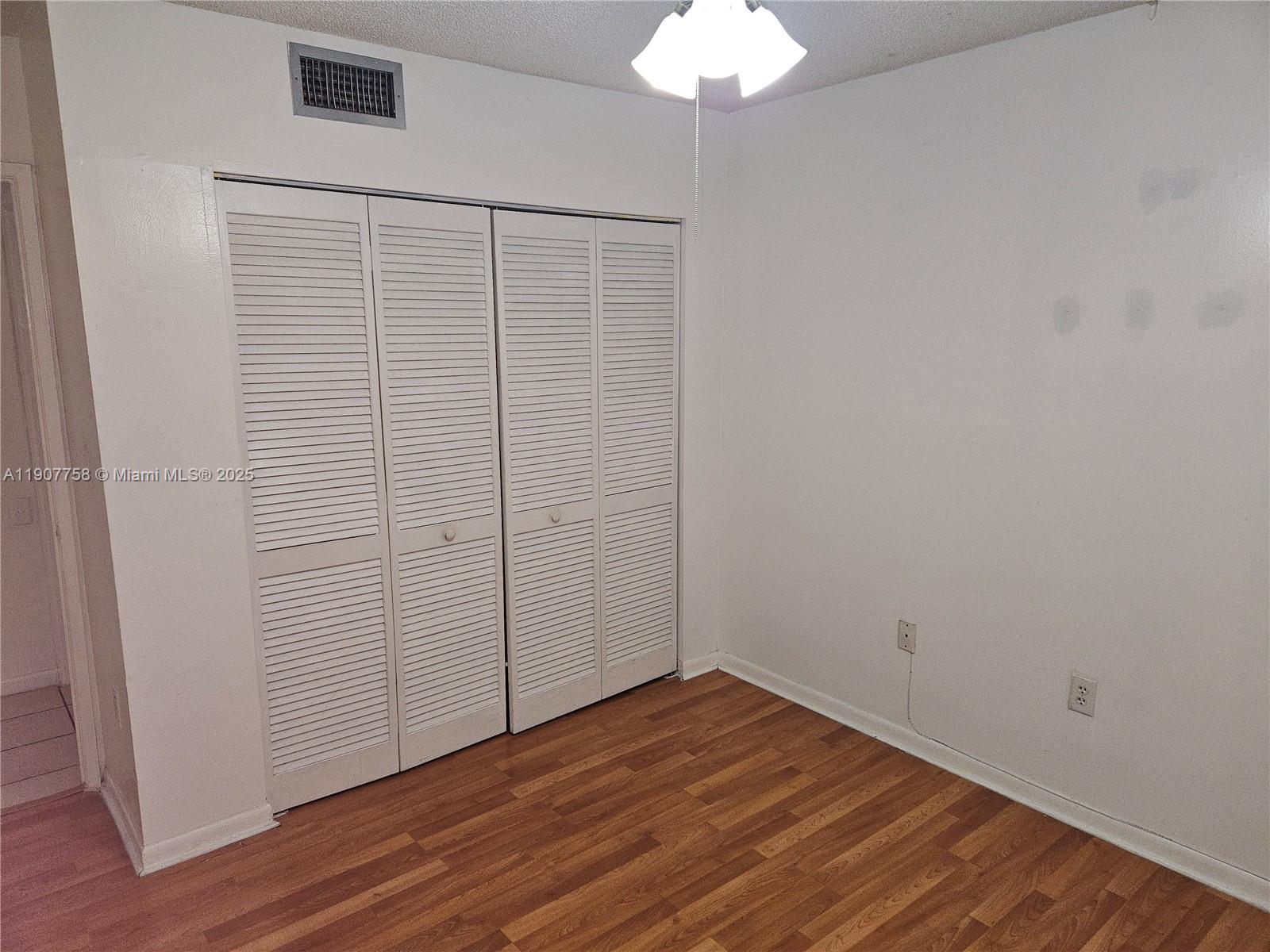 AZUL AT FONTAINEBLEAU CON - Residential Lease