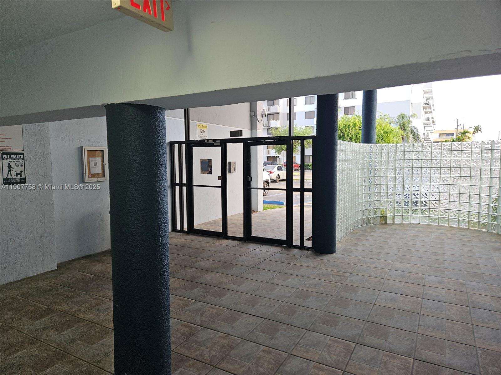 AZUL AT FONTAINEBLEAU CON - Residential Lease