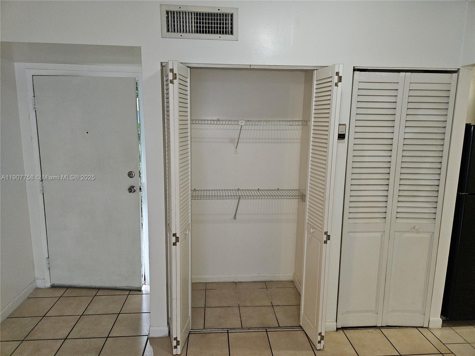 AZUL AT FONTAINEBLEAU CON - Residential Lease