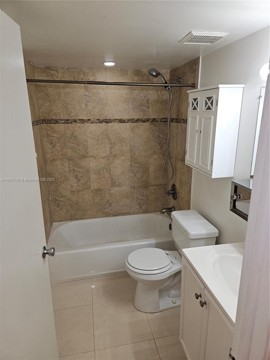 AZUL AT FONTAINEBLEAU CON - Residential Lease