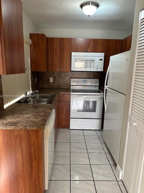 VILLA HOMES AT THE MOORS - Residential