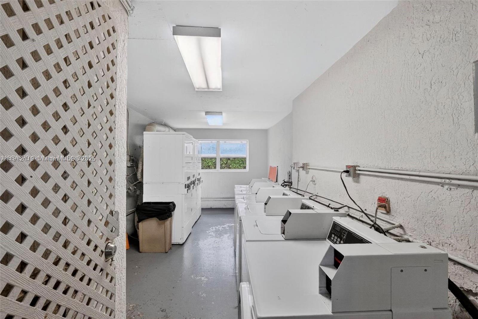 VILLA NAVARRA CONDO - Residential Lease