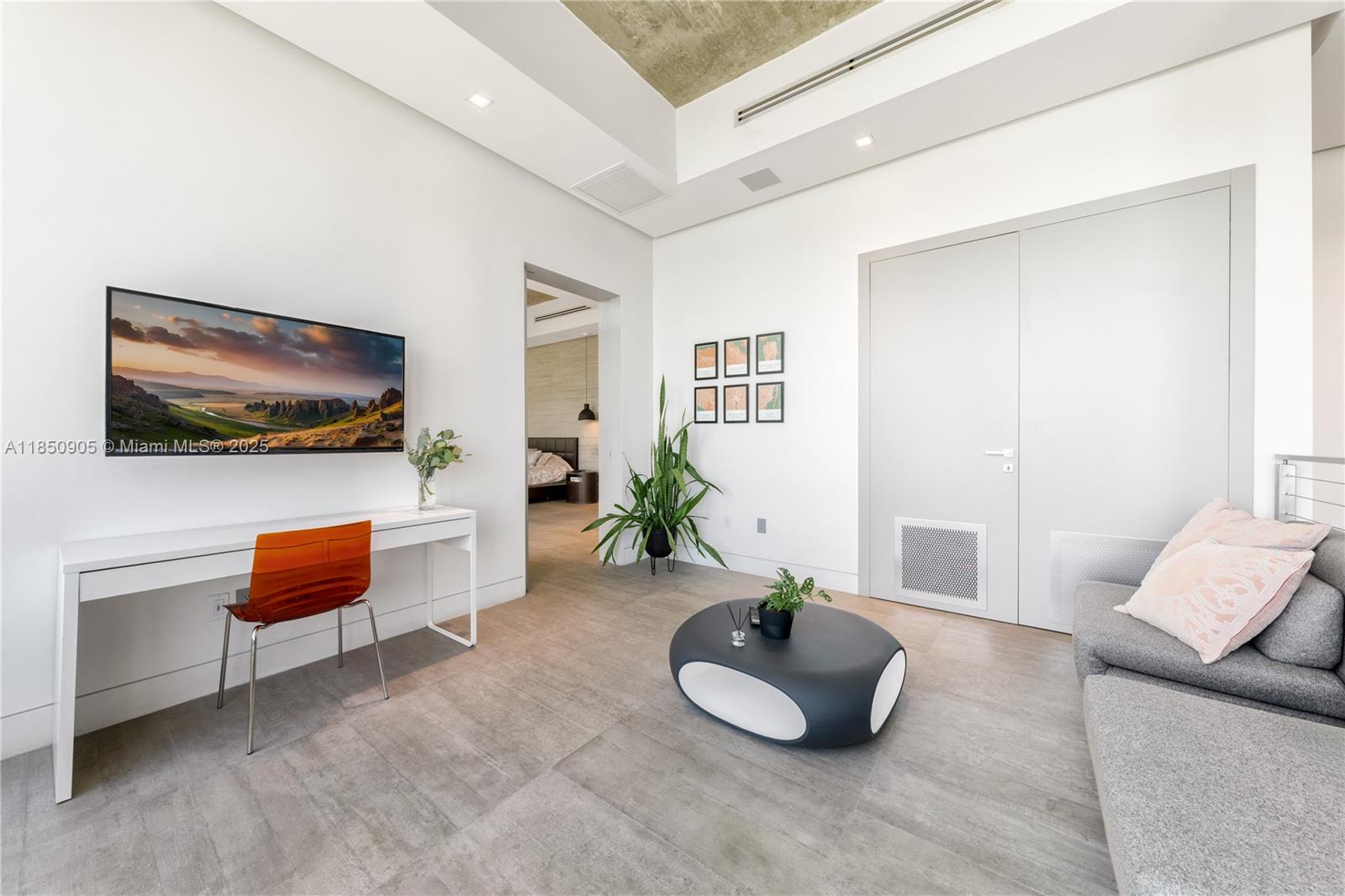 SKY LAKE - Residential