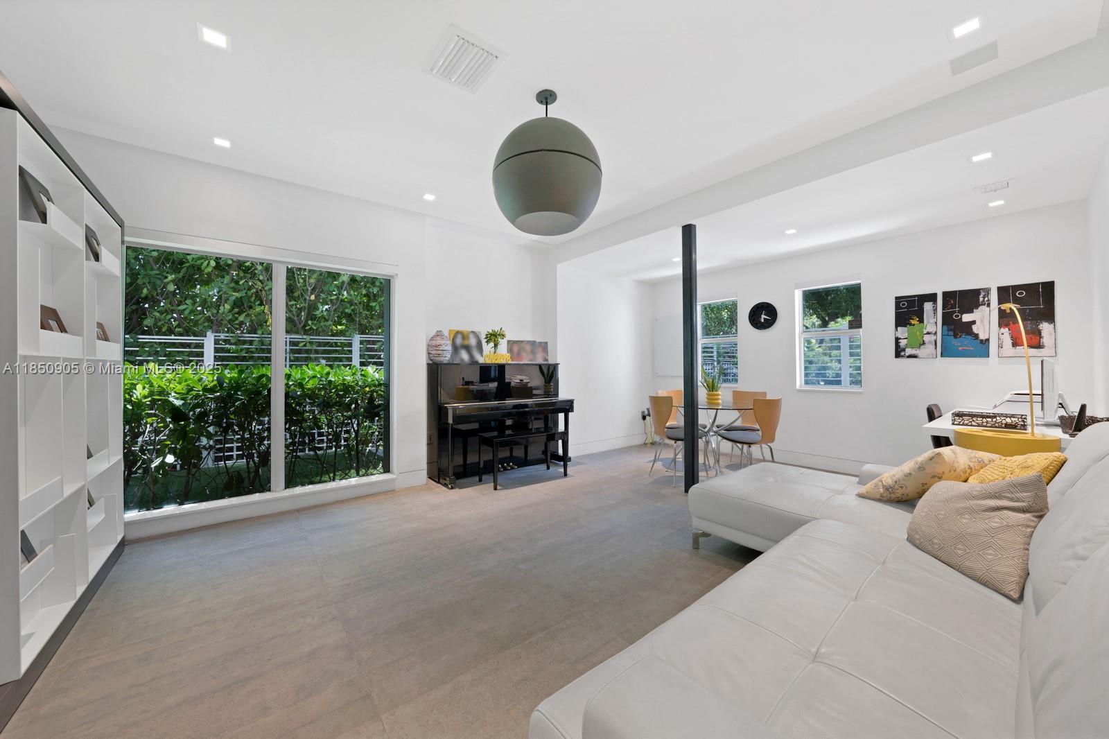 SKY LAKE - Residential