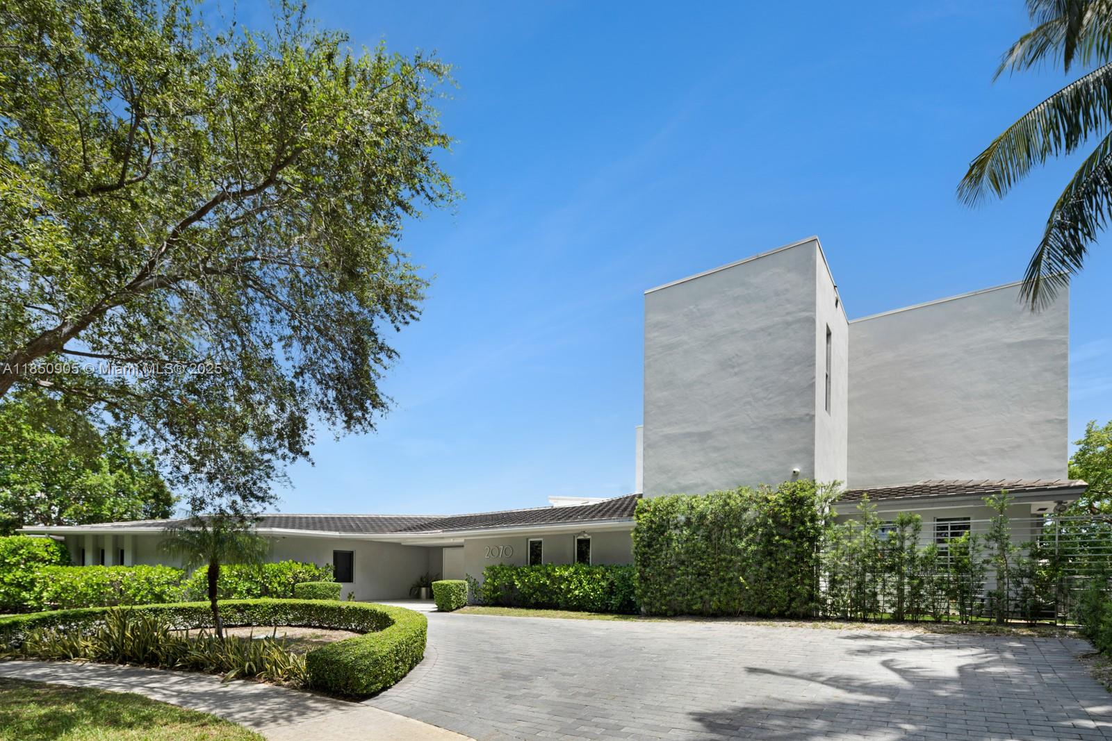 SKY LAKE - Residential