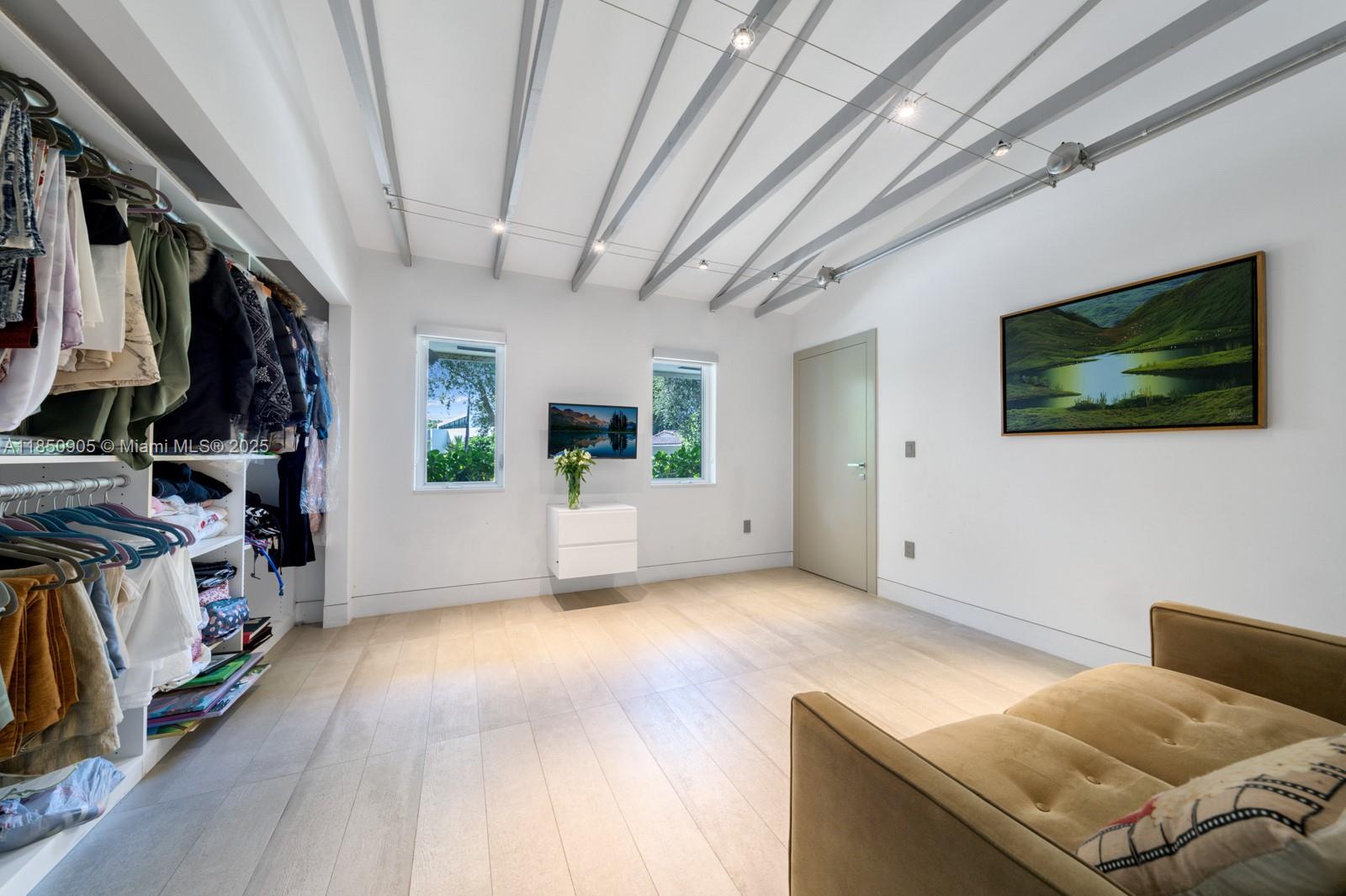 SKY LAKE - Residential