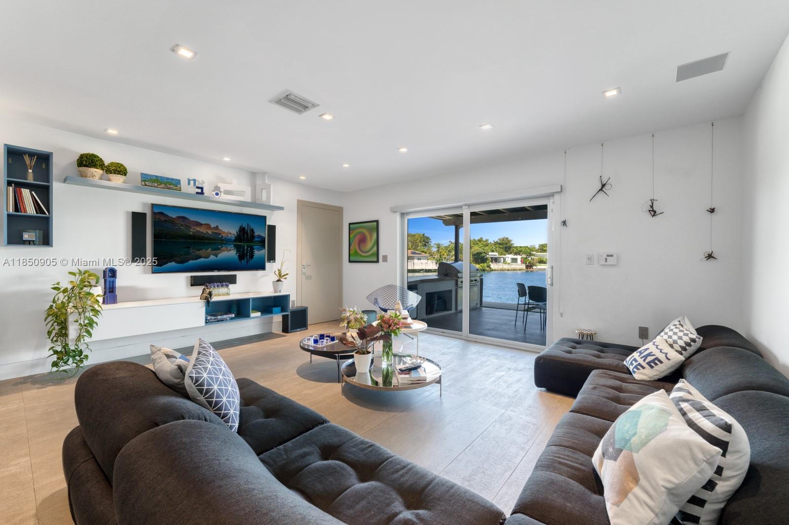 SKY LAKE - Residential