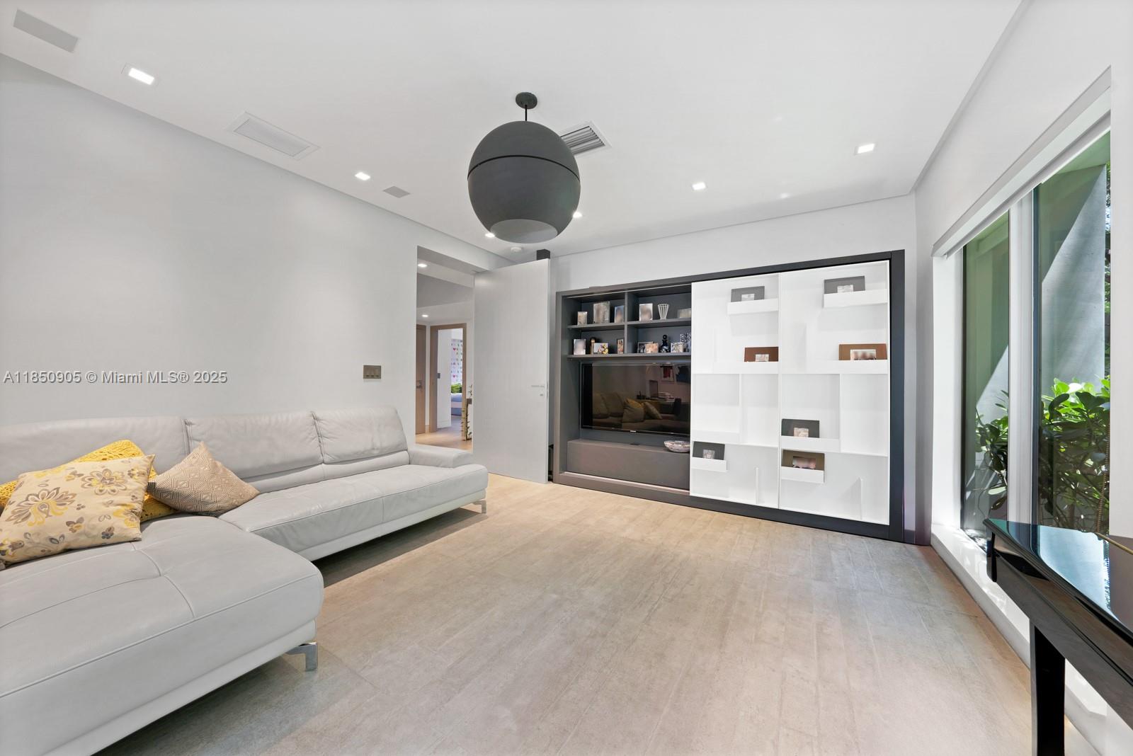 SKY LAKE - Residential