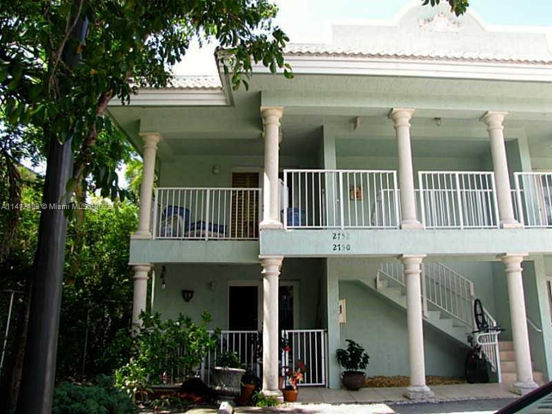 VERY CONVENIENT AND LUMINOUS 1 BED, 1 BATH UNIT IN A SMALL, GATED COMMUNITY OF COCONUT GROVE. CONDO HAS LARGE LIVING/DINING AREA, SPACIOUS BEDROOM, WITH BRIGHT NATURAL LIGHT, TRAVERTINE FLOORS THROUHOUT. UPDATED KITCHEN, BATH & 4 CLOSETS!
RELAXING FRONT & BACK TERRACES. WALKING DISTANCE TO SHOPS & RESTAURANTS.
1 ASSIGNED PARKING SPACE THAT FITS TWO CARS (TANDEM PARKING) + STREET PARKING.
QUIET AREA BUT VERY EASY ACCESS TO US-1, HIGHWAYS AND MORE. CLOSE TO BRICKELL, DOWNTOWN, SUNSET AND MUCH MORE!