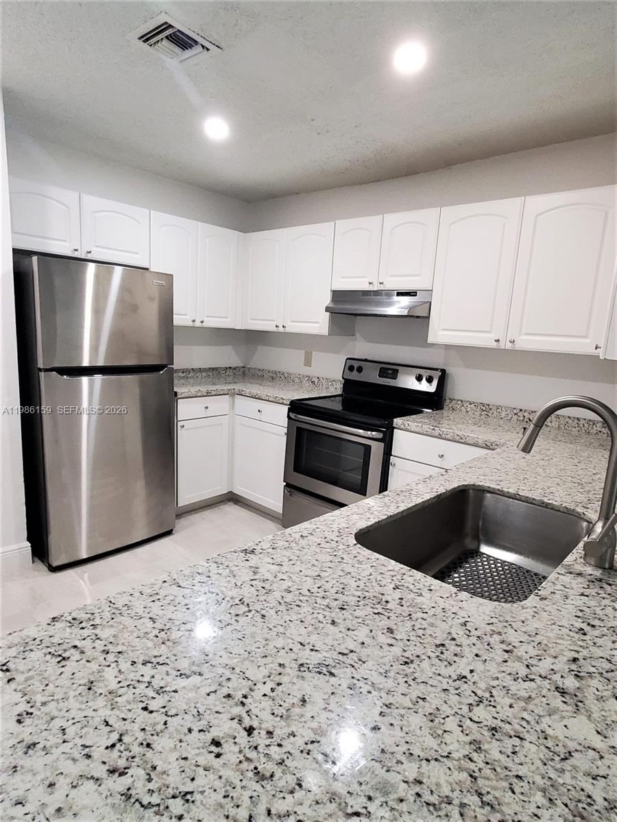 FOREST HILLS SOUTH - Residential Lease