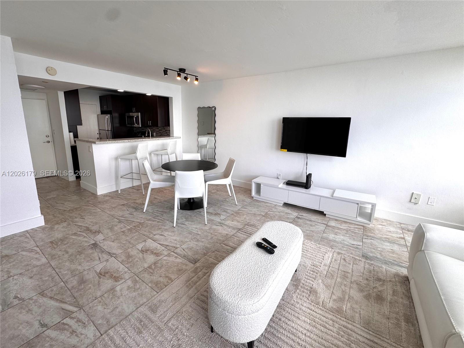 2899 Collins Ave 1433
