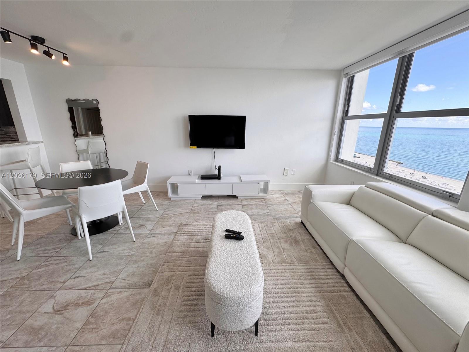 2899 Collins Ave 1433