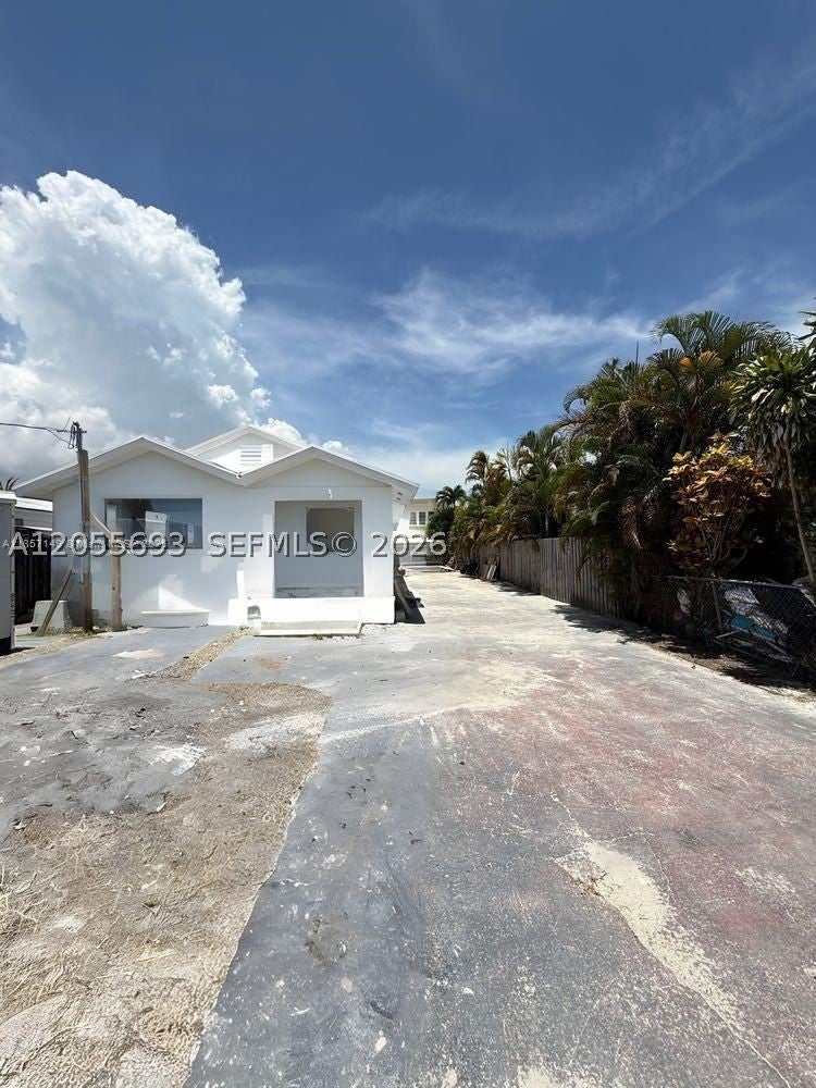 2235 SW 15th St
