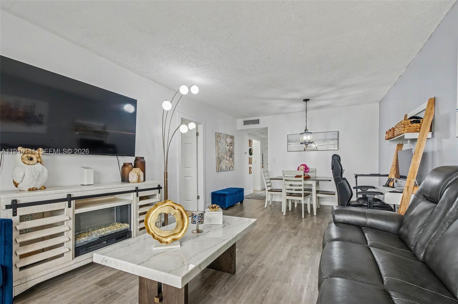 KINGS CREST CONDO - Residential