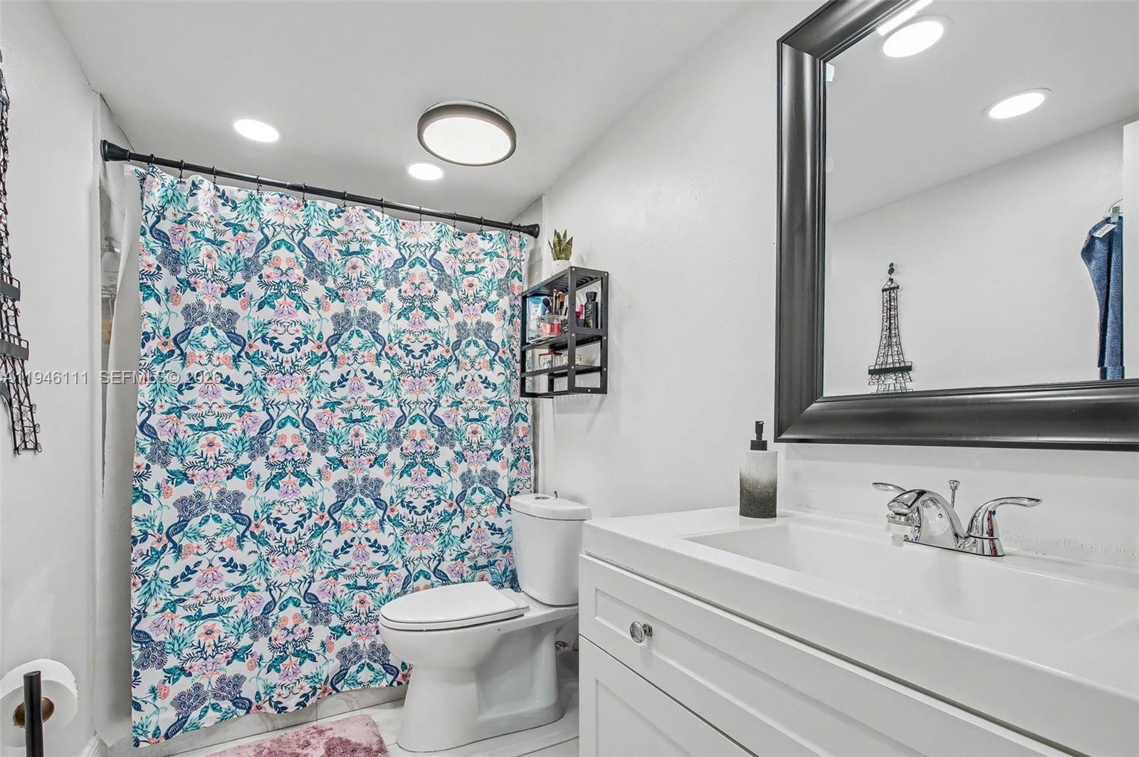 KINGS CREST CONDO - Residential