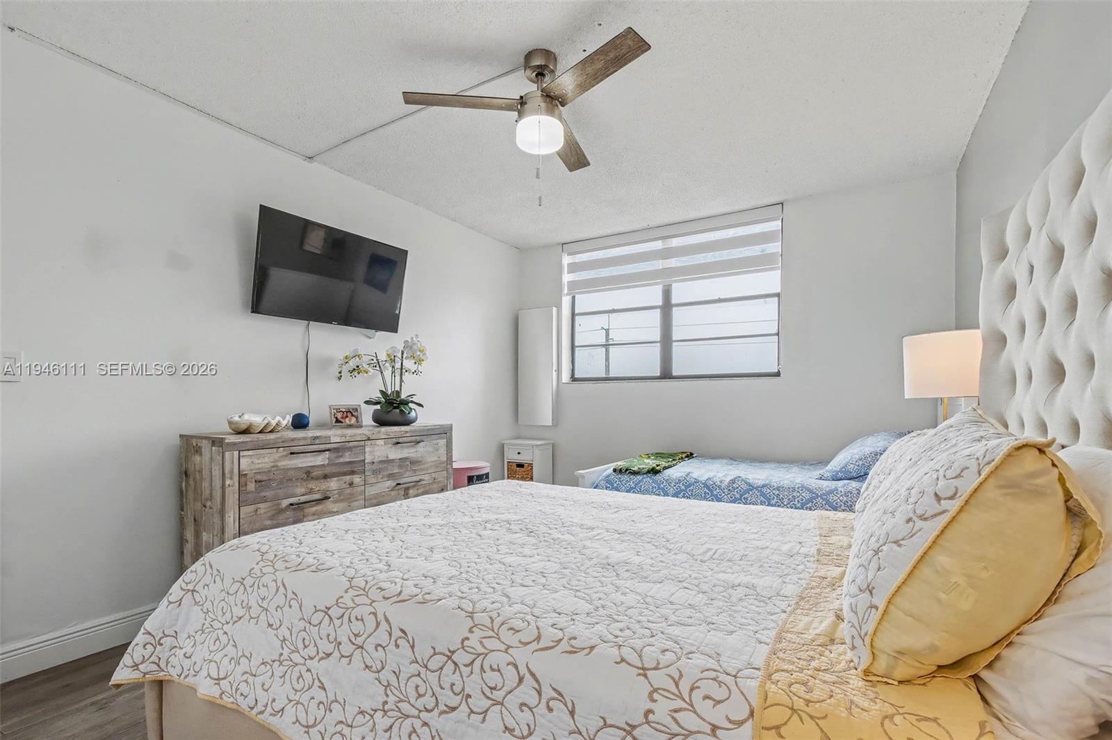 KINGS CREST CONDO - Residential