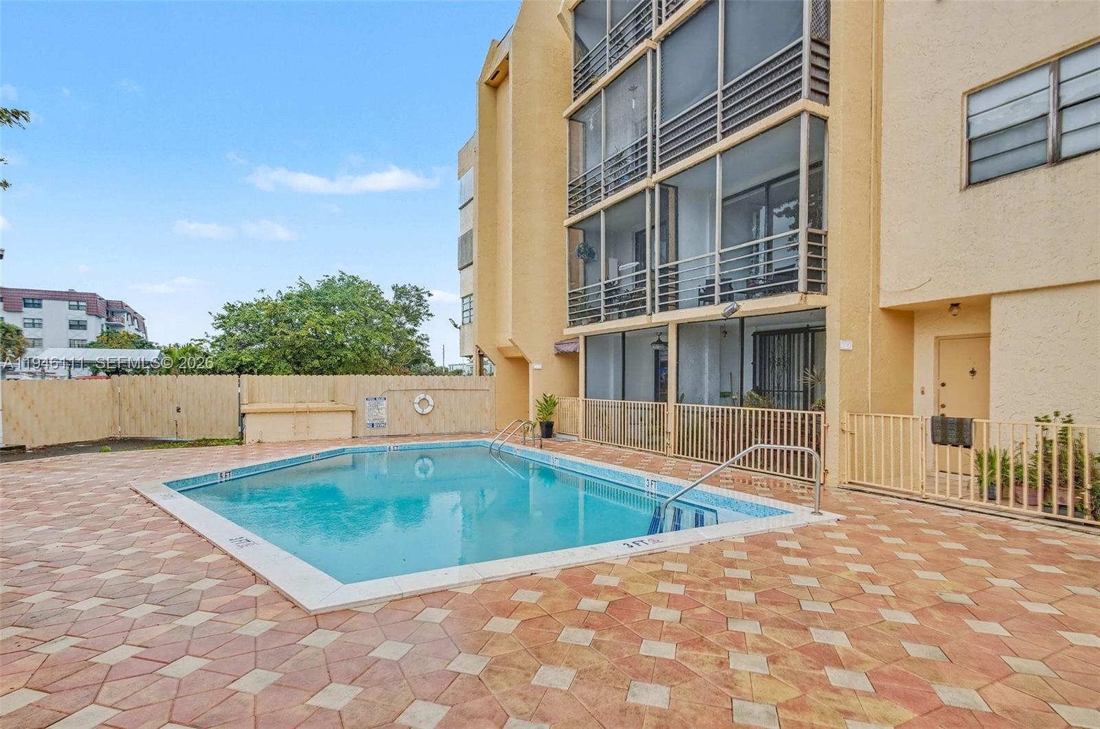 KINGS CREST CONDO - Residential