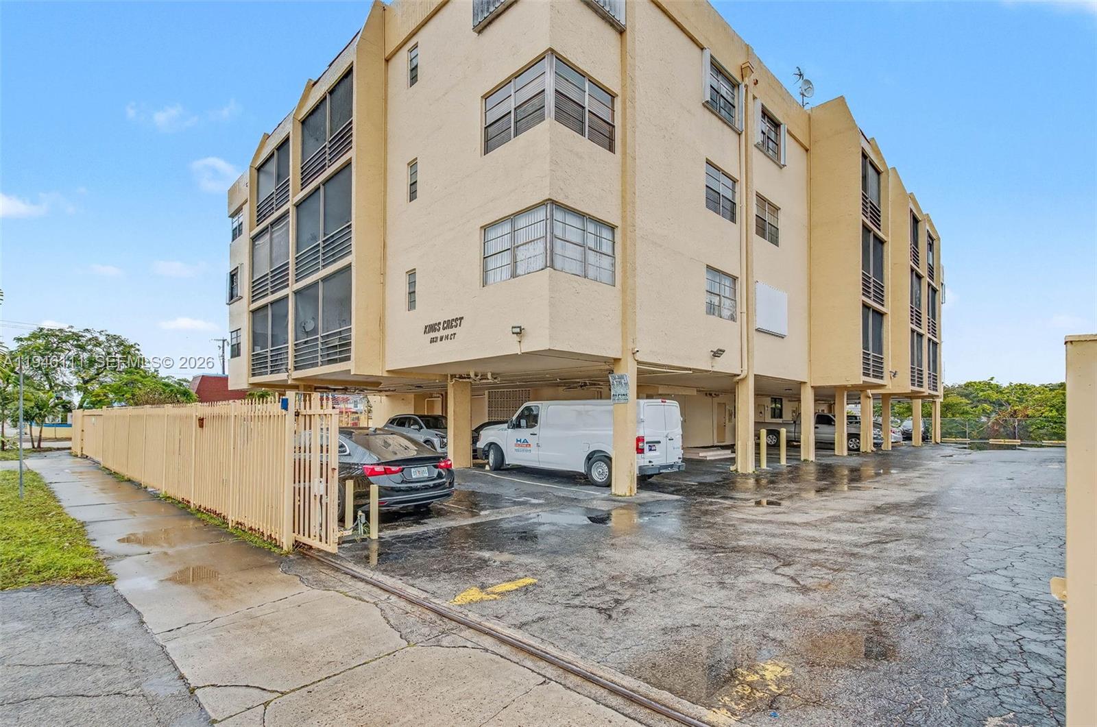 KINGS CREST CONDO - Residential