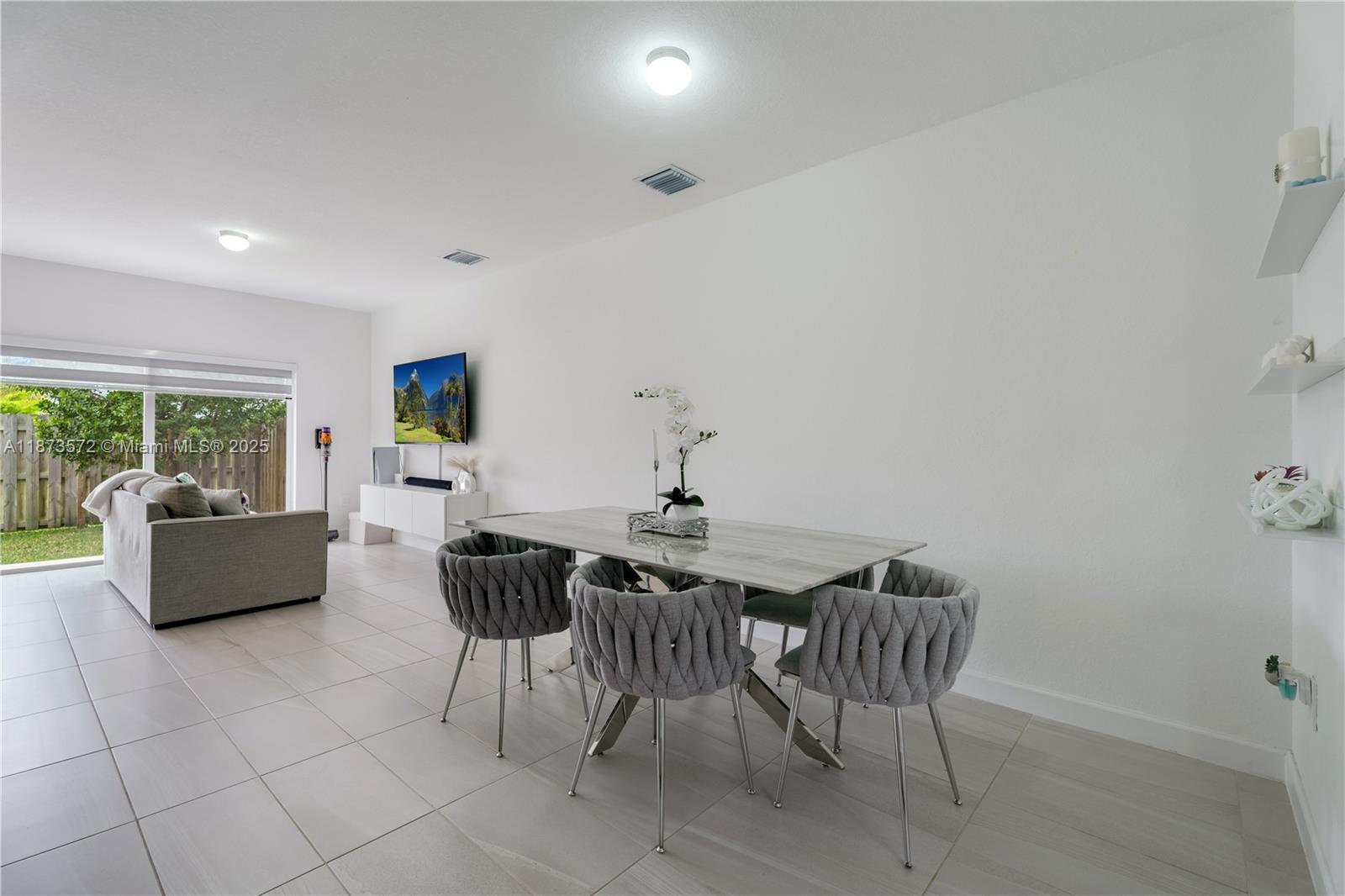 FOREST PARK VILLAS - Residential