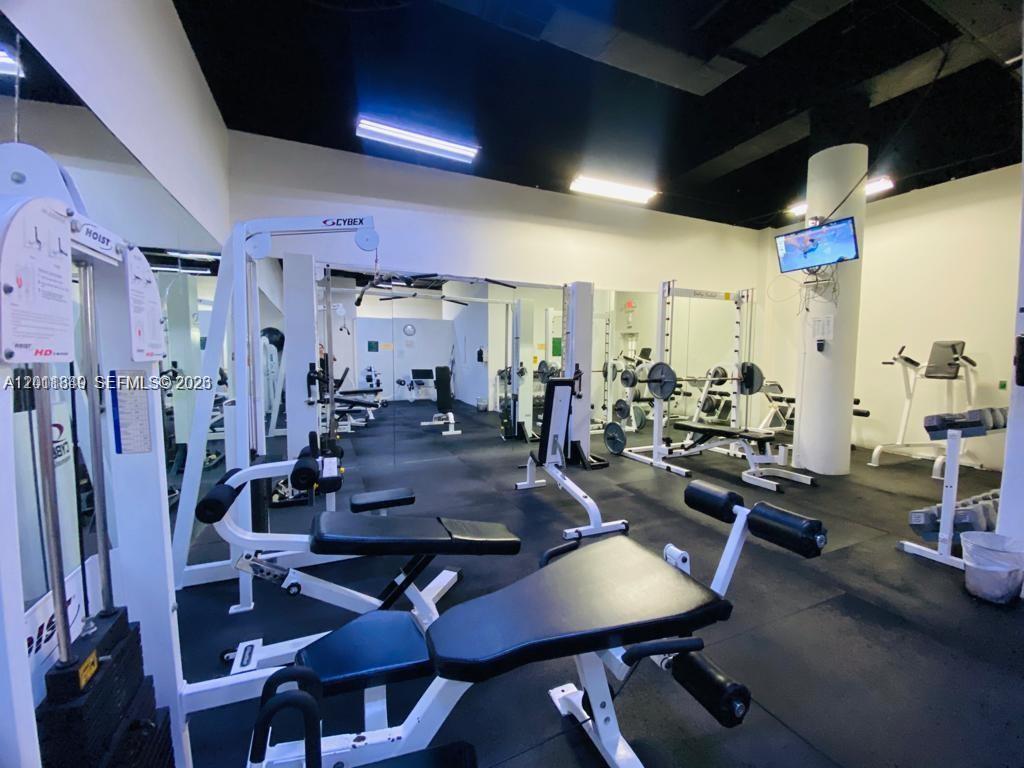 800 West Ave 905