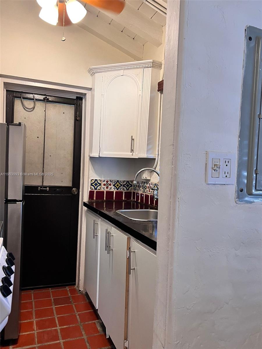 CORAL GABLES GRANADA - Residential Lease