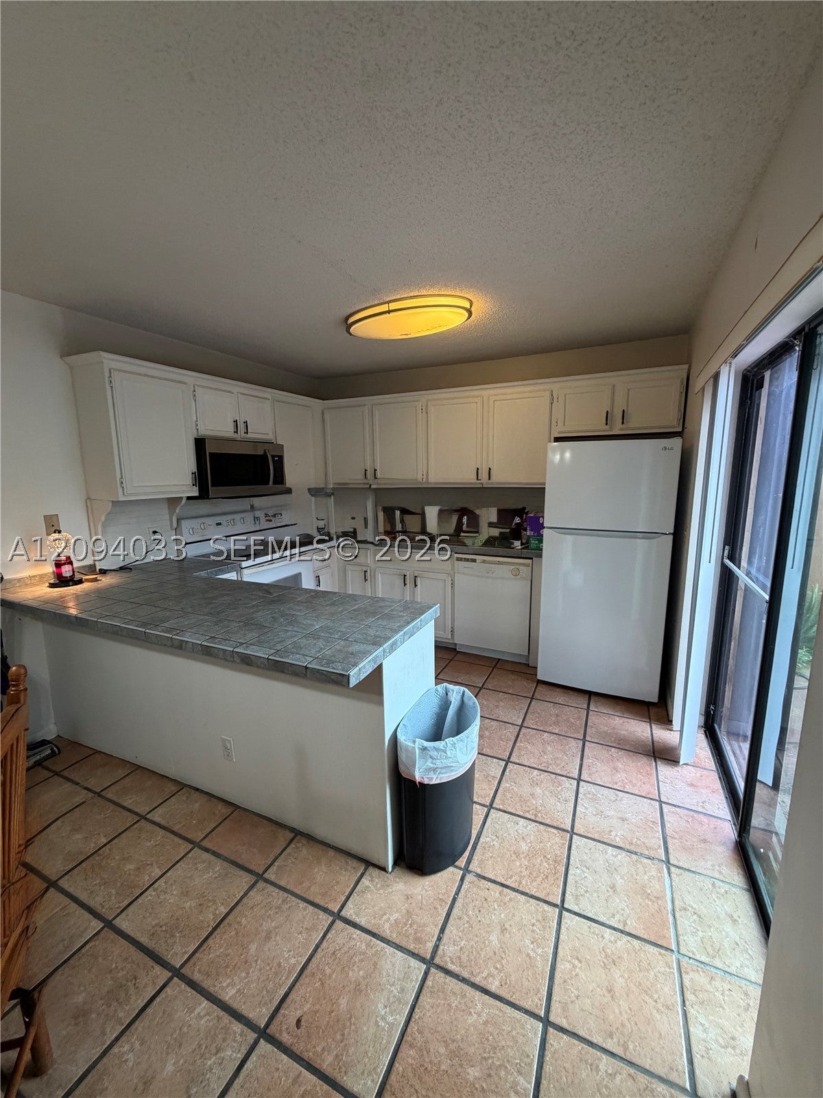 2564 Lakeview Ct