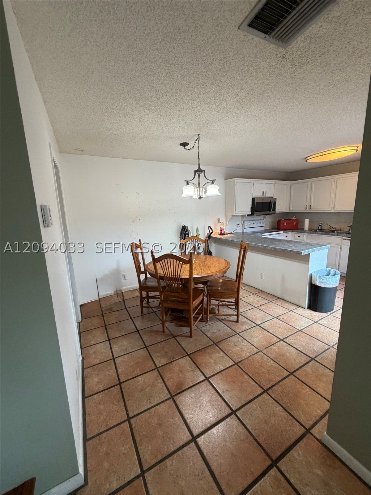 2564 Lakeview Ct