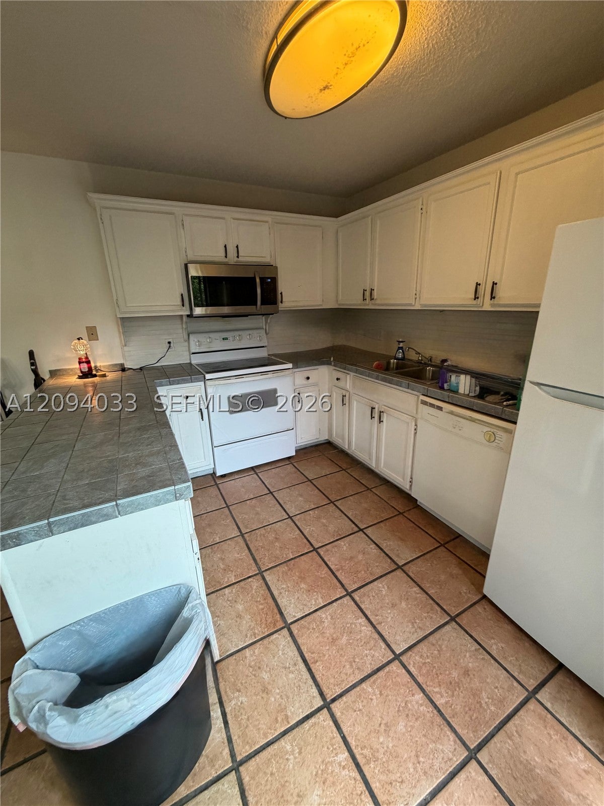2564 Lakeview Ct