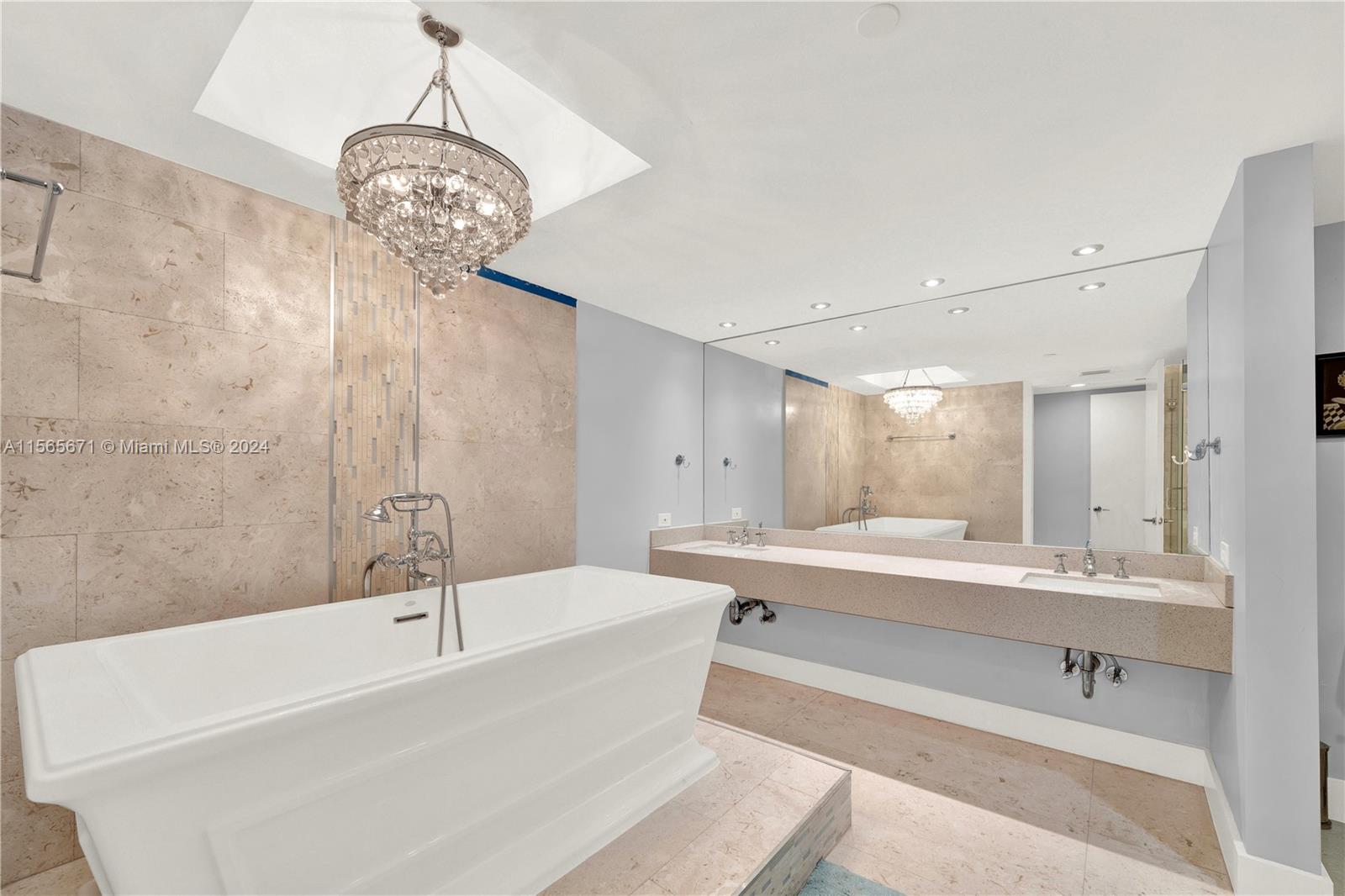 TURNBERRY TOWERS CONDO - Residential