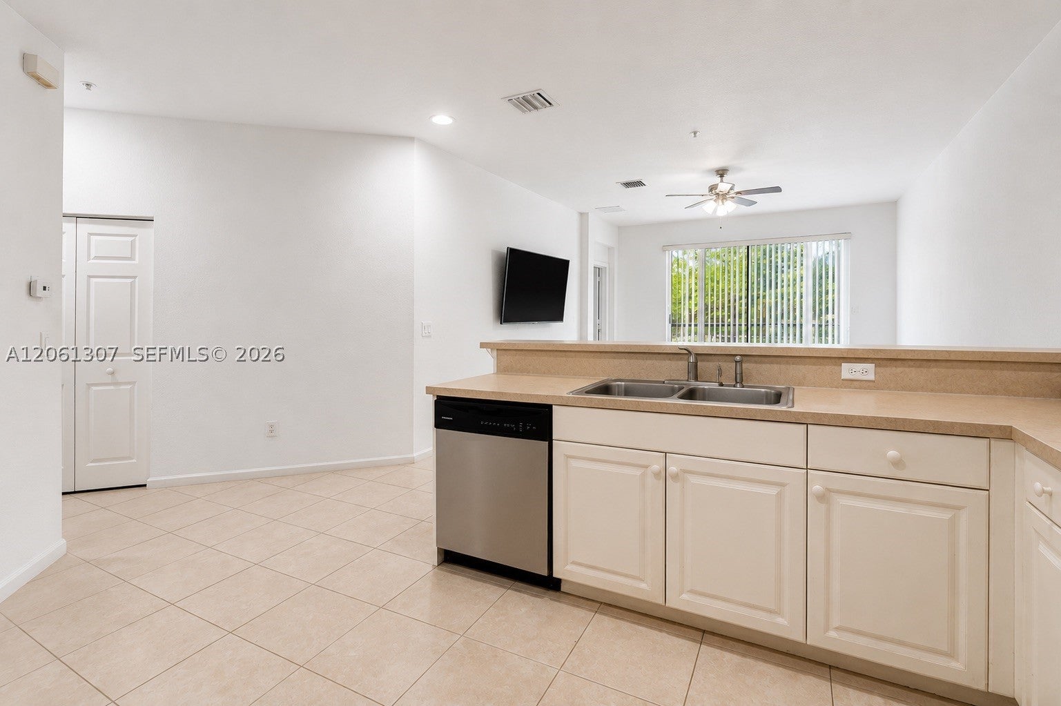 1925 Marsh Harbor Dr 204