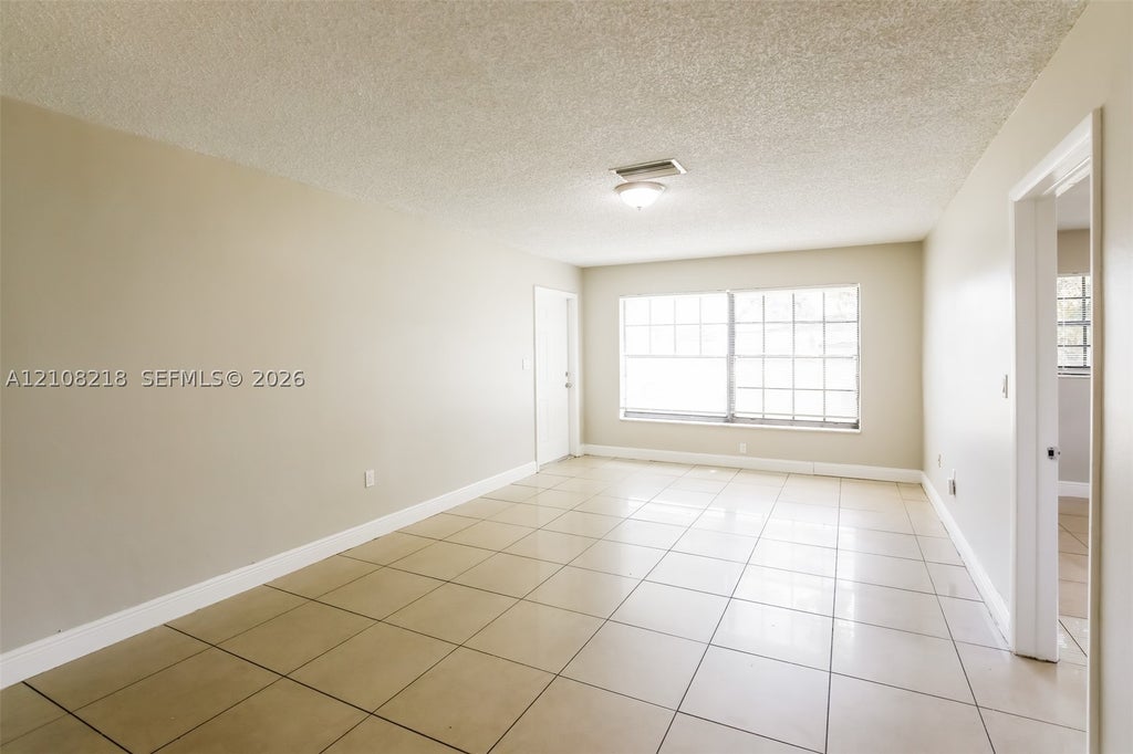 Photo of 960 N 73rd Way, Hollywood, FL 33024 (MLS # A12108218)