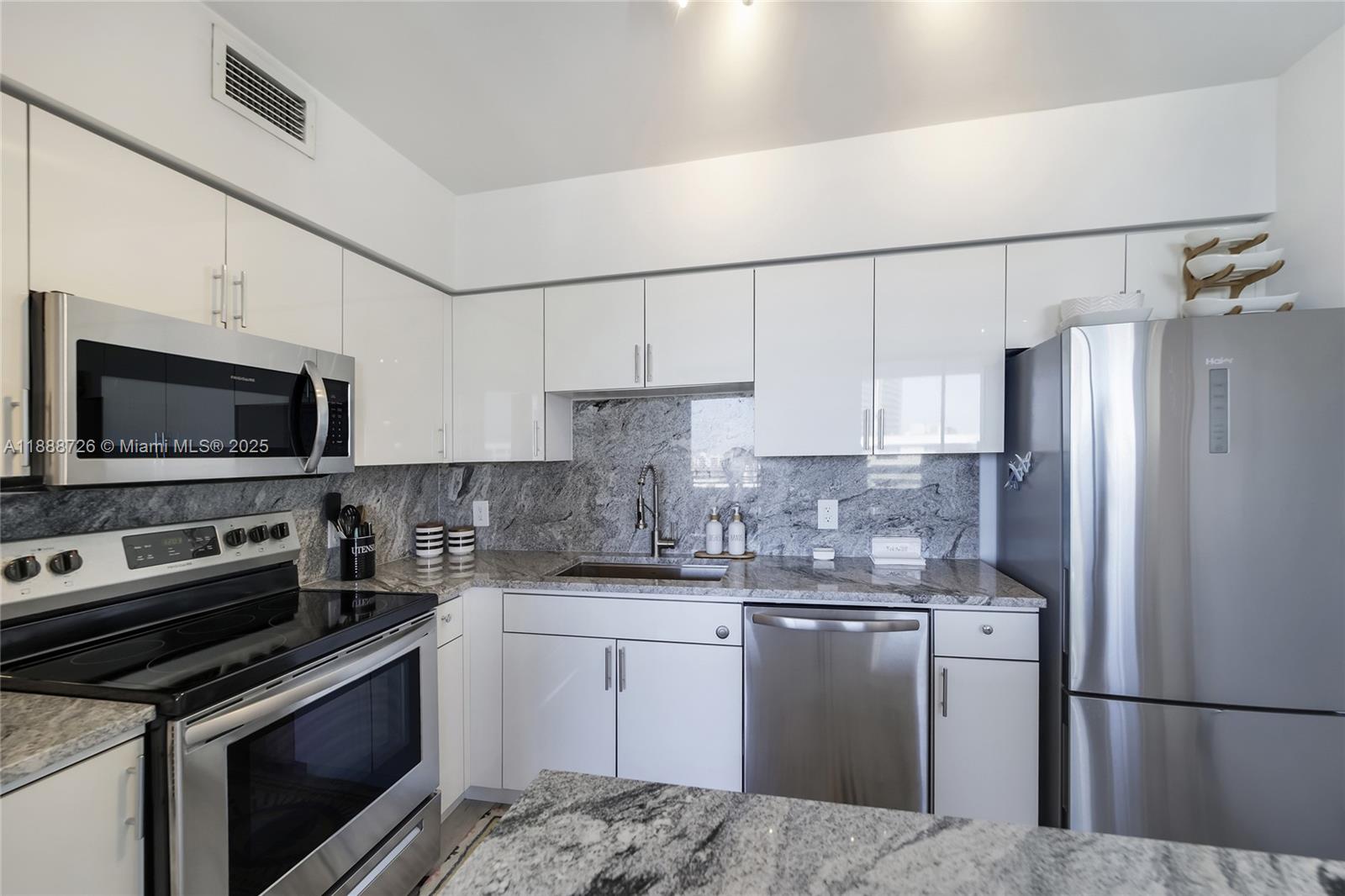THE WAVERLY AT SOUTH BEAC - Residential