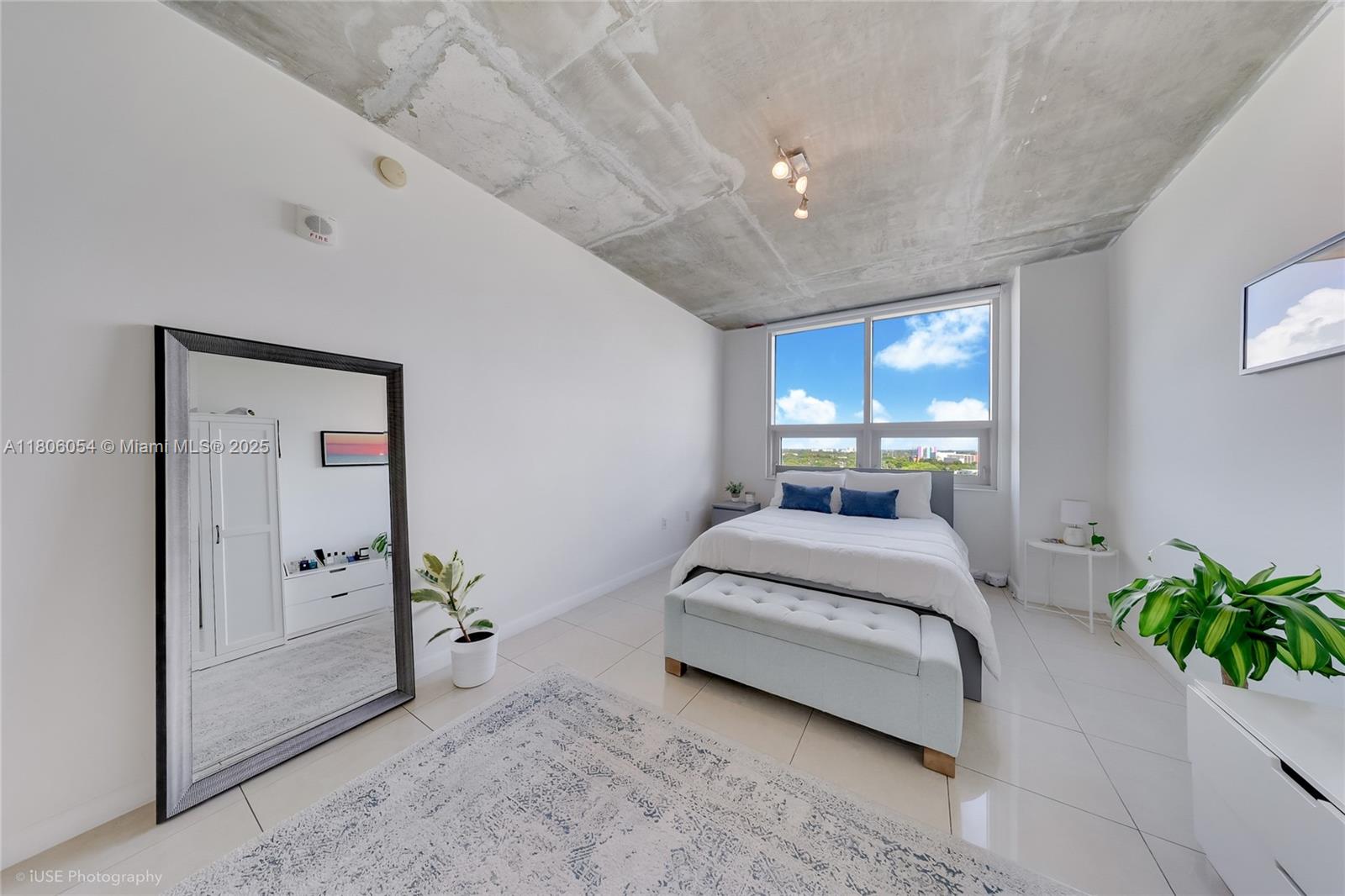 MIDBLOCK MIAMI CONDO - Residential