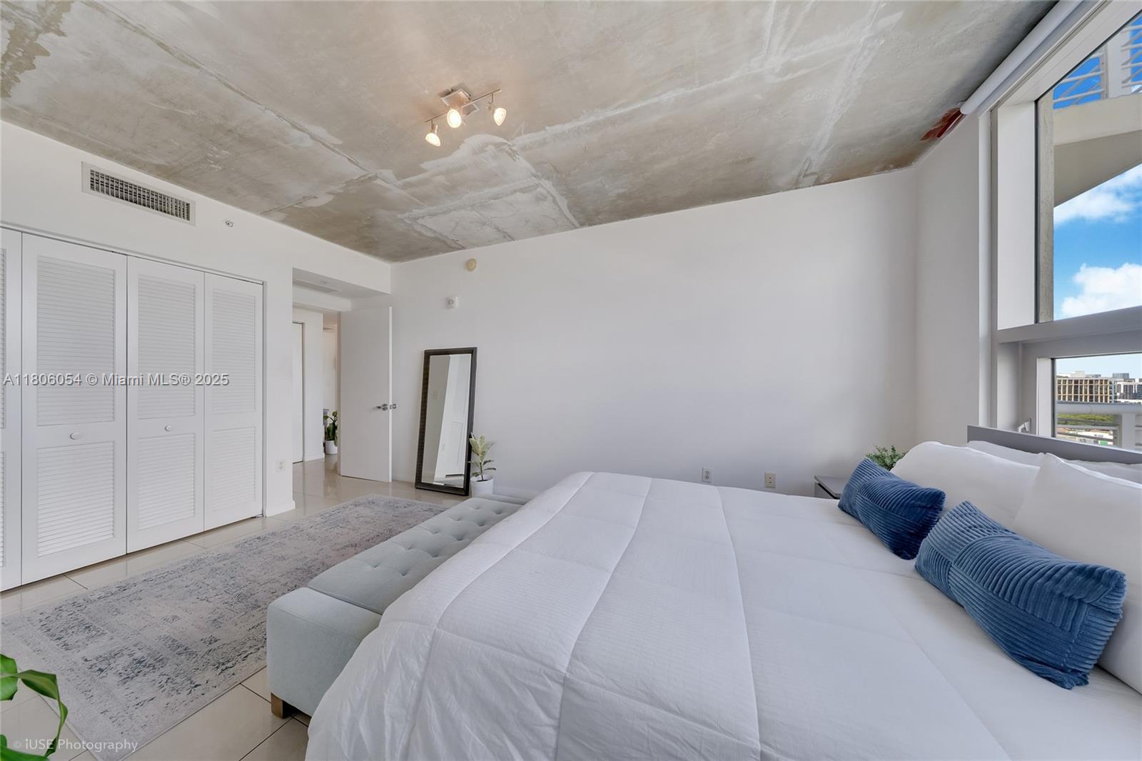 MIDBLOCK MIAMI CONDO - Residential