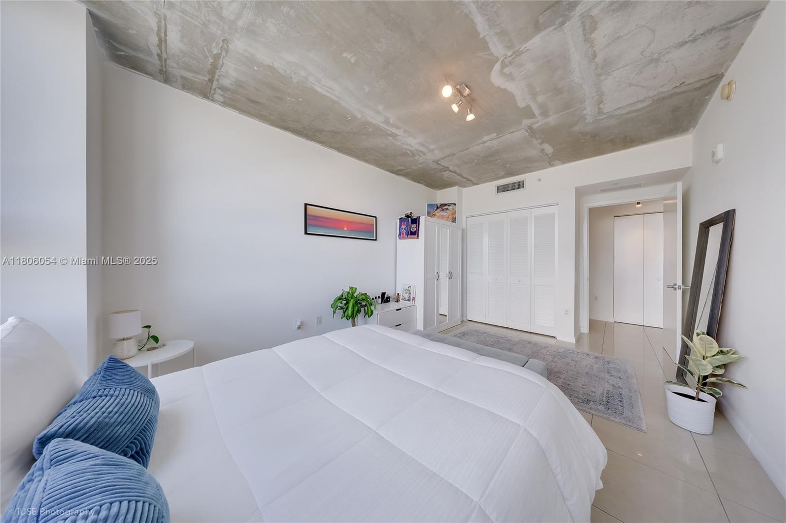 MIDBLOCK MIAMI CONDO - Residential