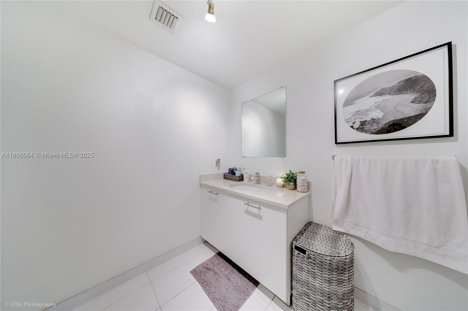 MIDBLOCK MIAMI CONDO - Residential