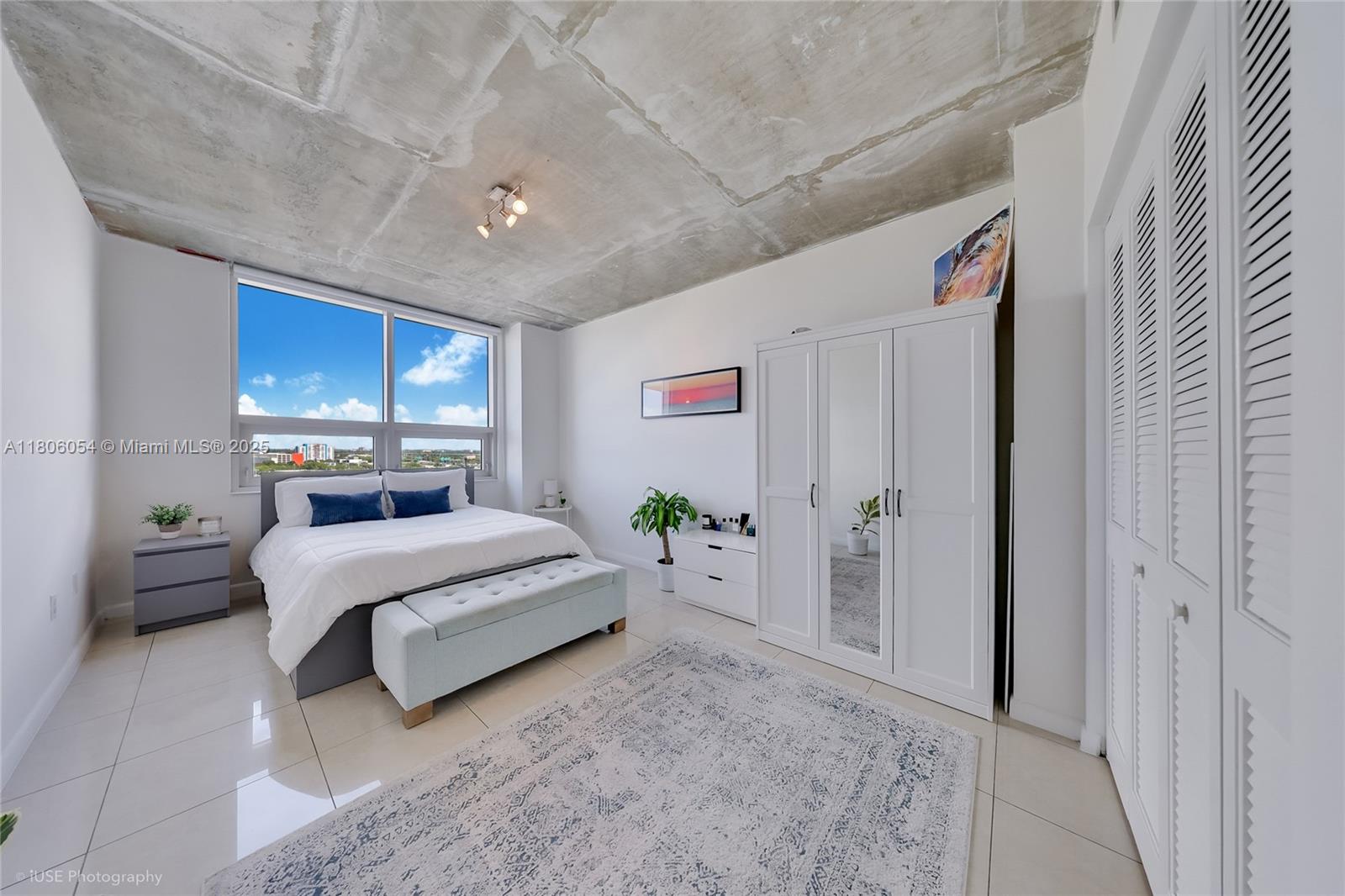 MIDBLOCK MIAMI CONDO - Residential