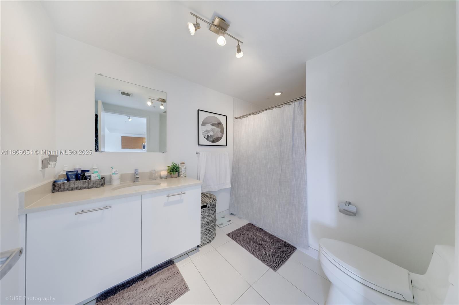 MIDBLOCK MIAMI CONDO - Residential