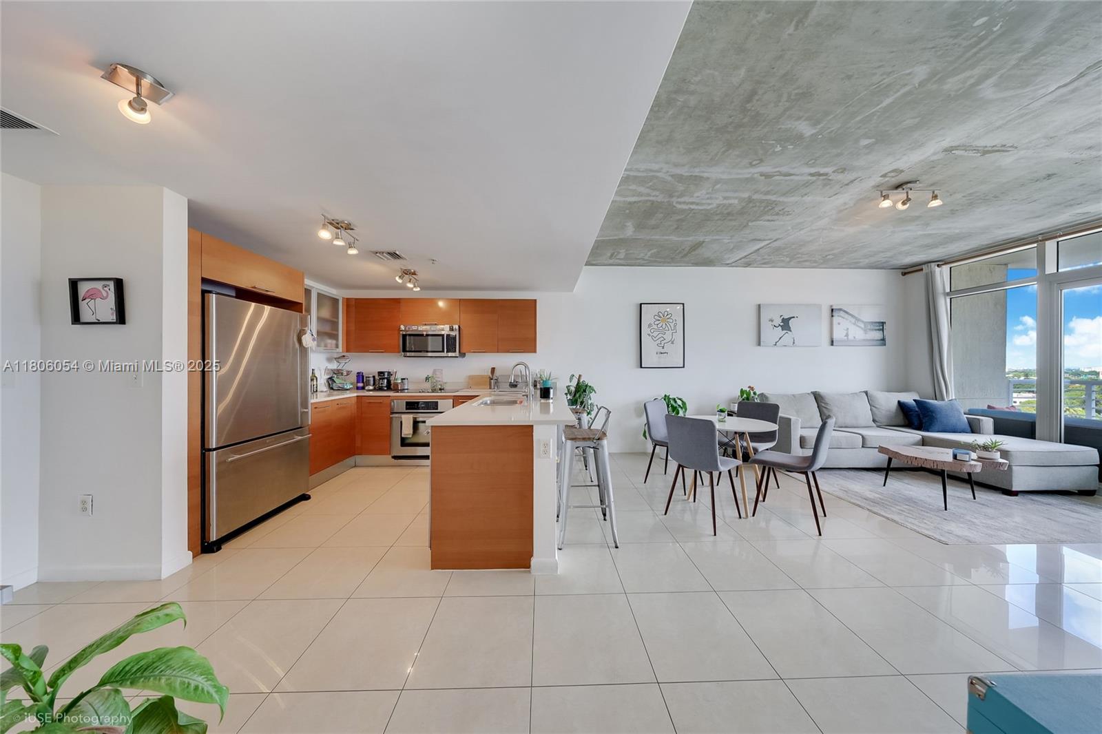 MIDBLOCK MIAMI CONDO - Residential