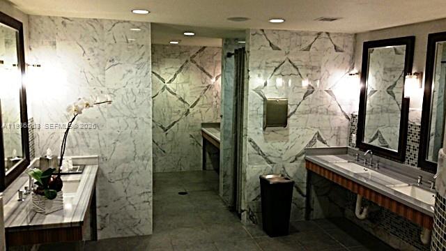 VIZCAYNE SOUTH CONDO - Residential