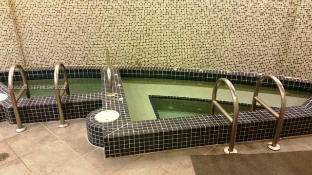 VIZCAYNE SOUTH CONDO - Residential