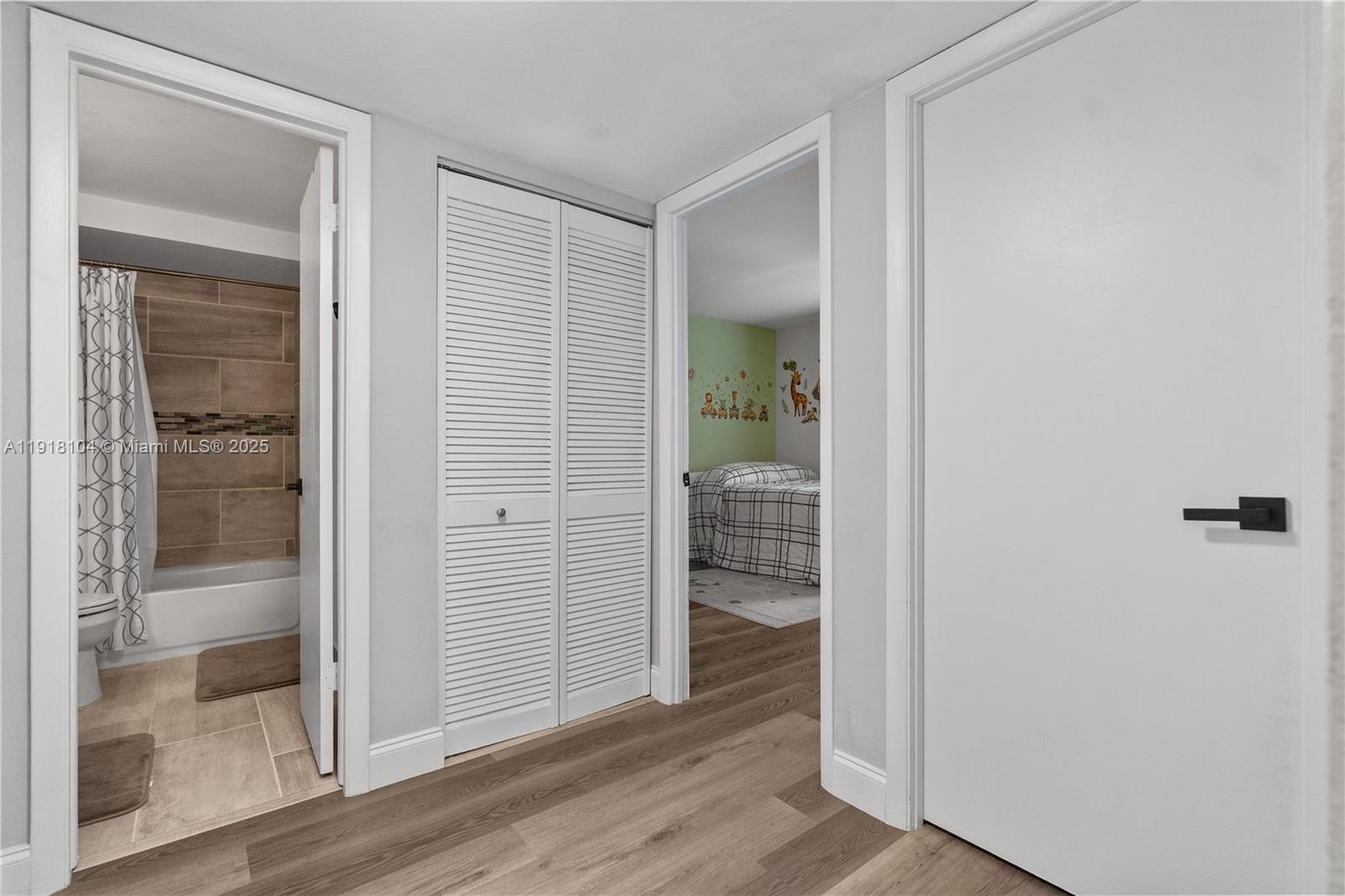 ARROWHEAD GOLF & TENNIS C - Residential Lease