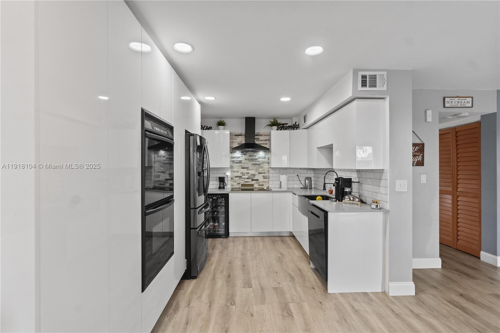 ARROWHEAD GOLF & TENNIS C - Residential Lease