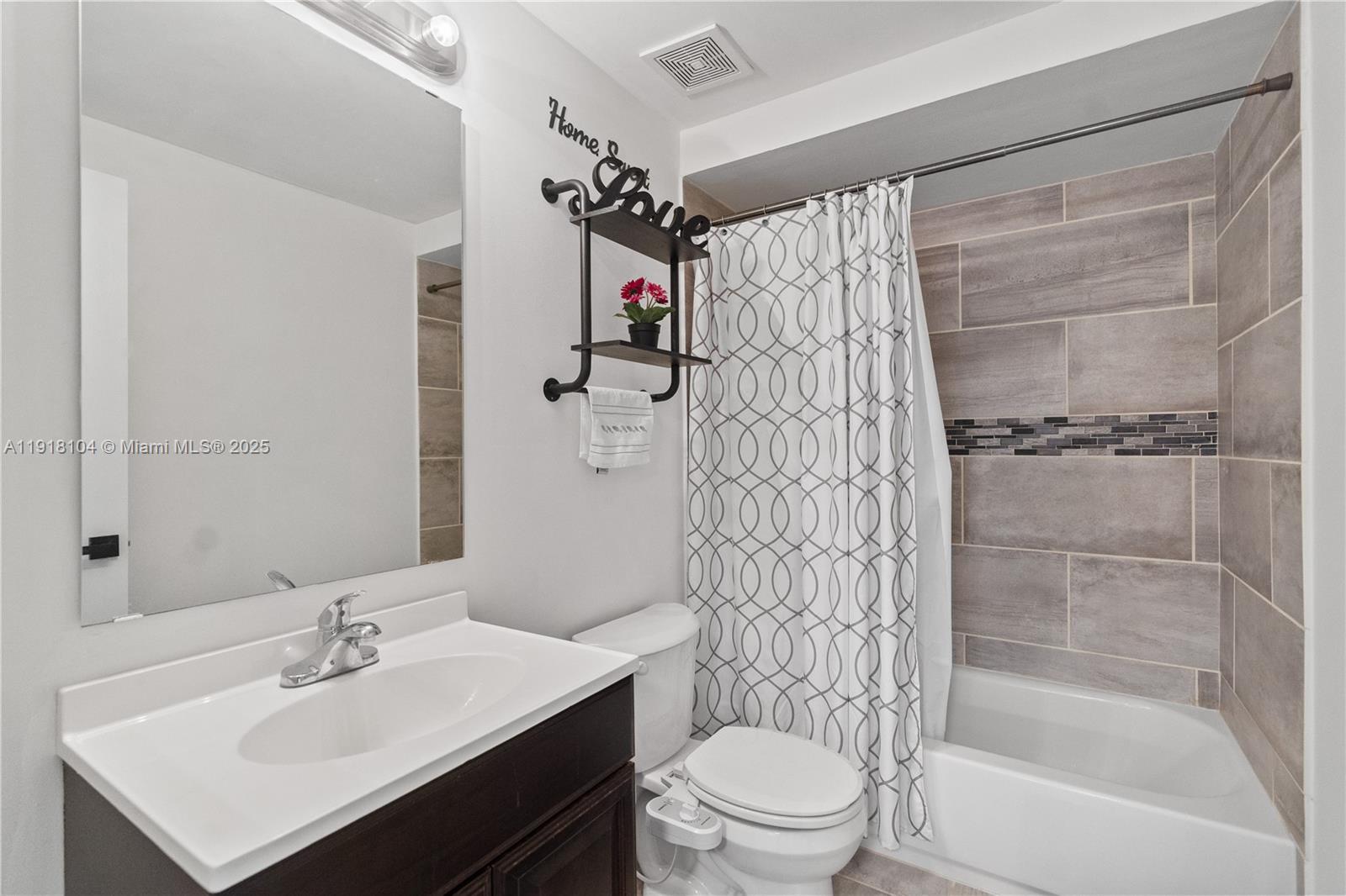 ARROWHEAD GOLF & TENNIS C - Residential Lease