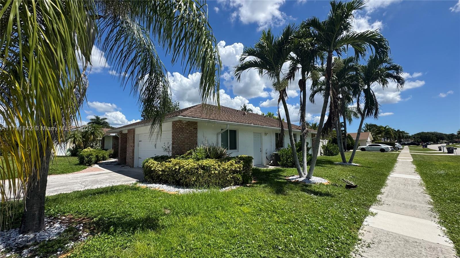 SOUTH SHORE 4 OF WELLINGT - Residential