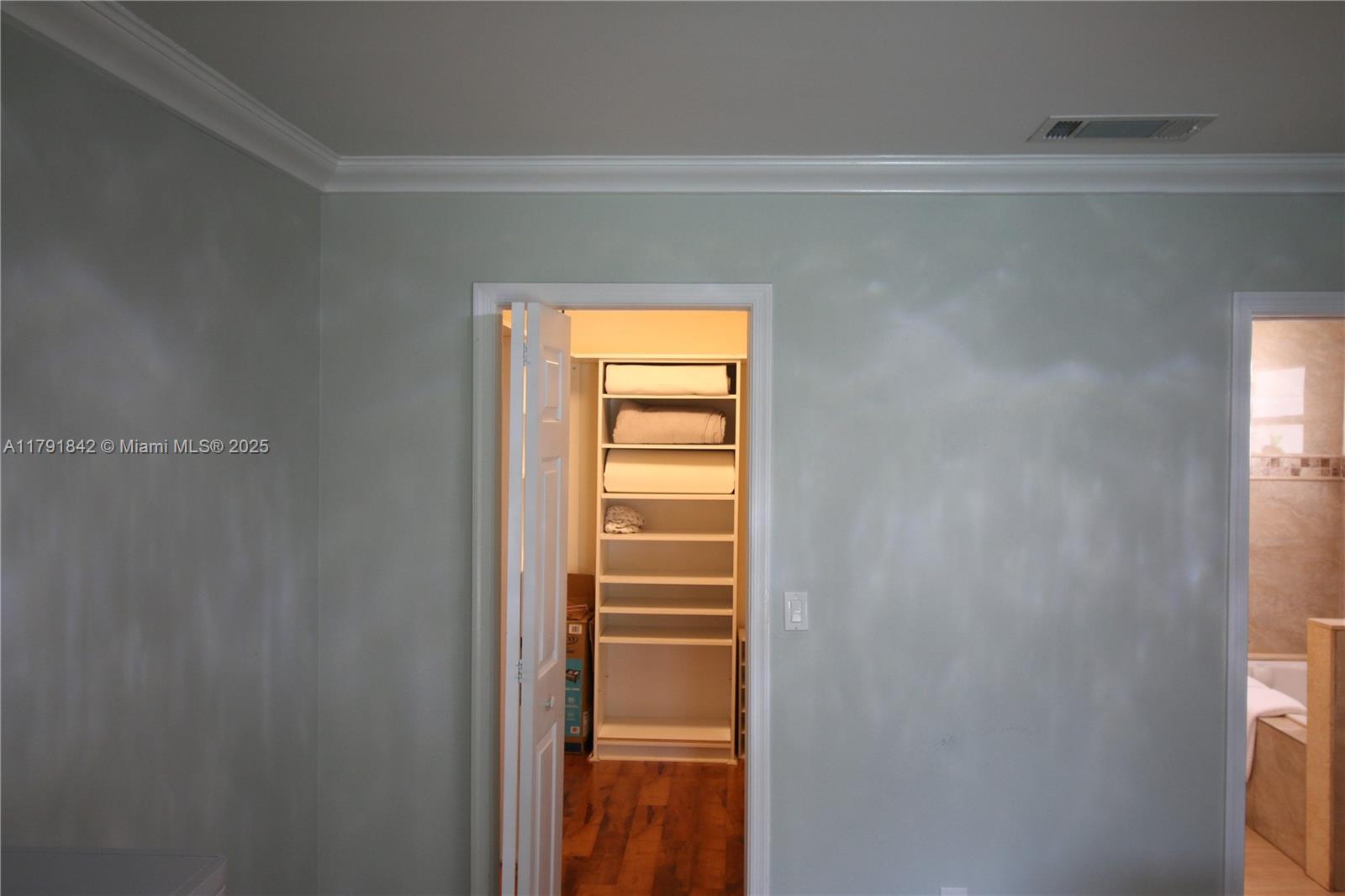 SOUTH SHORE 4 OF WELLINGT - Residential