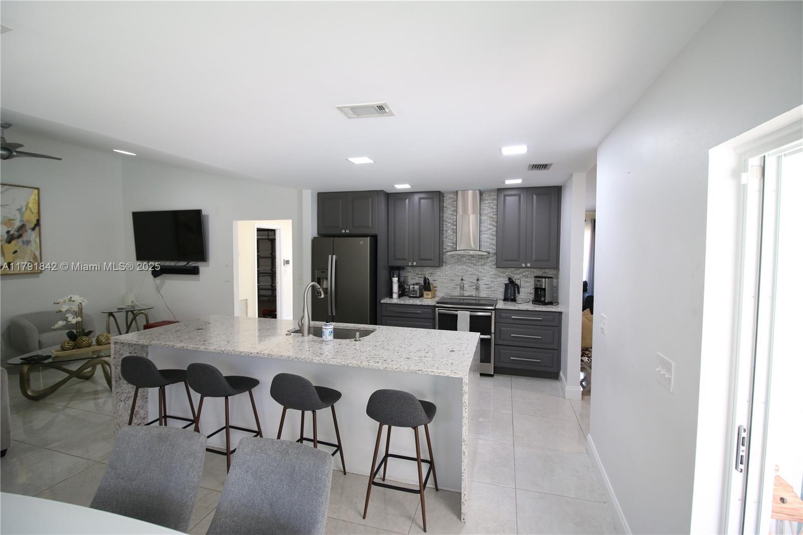 SOUTH SHORE 4 OF WELLINGT - Residential