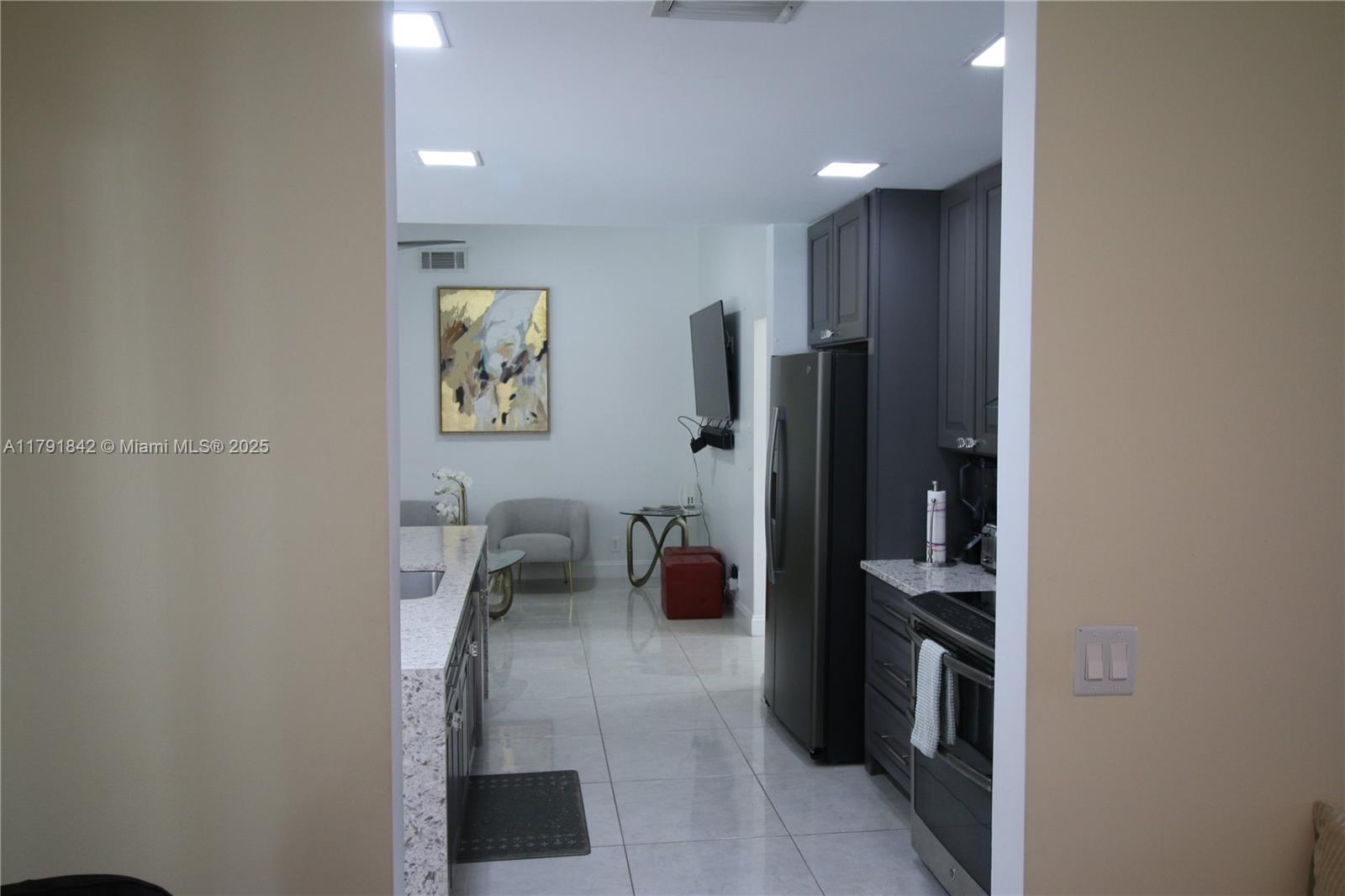 SOUTH SHORE 4 OF WELLINGT - Residential