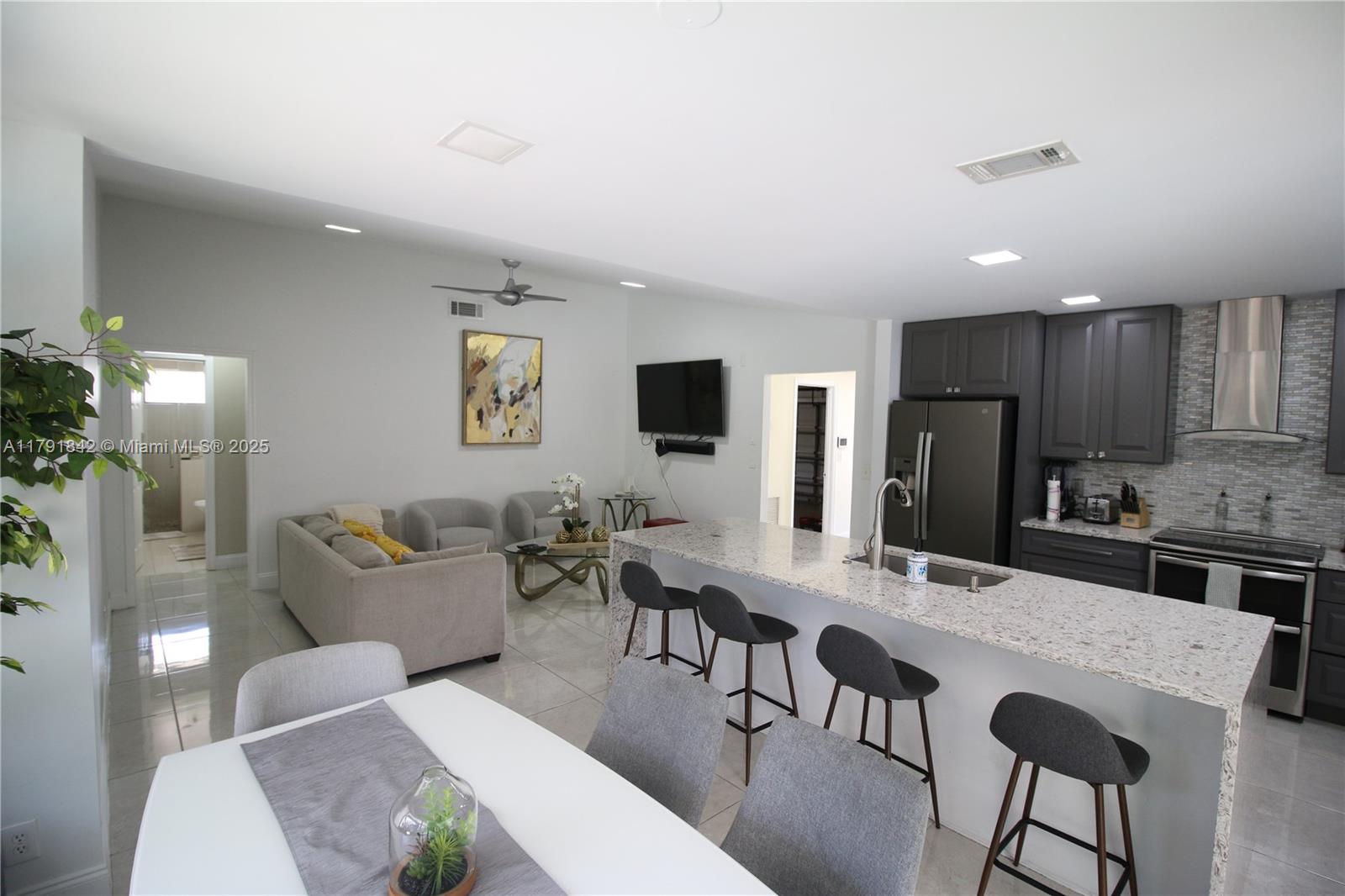 SOUTH SHORE 4 OF WELLINGT - Residential